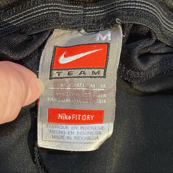 Nike Gym Shorts black with red side swoosh M 10-12 - Picture 4 of 5